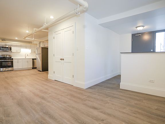 4th image of 2266 W Leland Ave #G