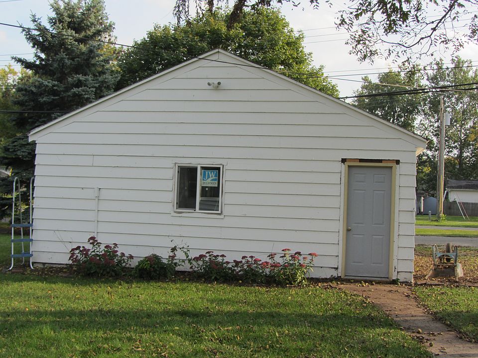 Walk-in door to garage