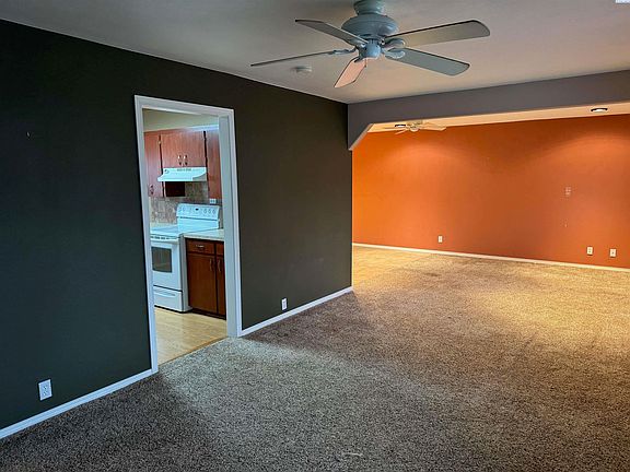 3rd image of 612 Blue St