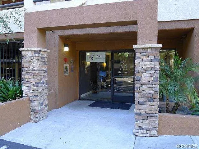 5530 Owensmouth Ave #233 — Photo 8