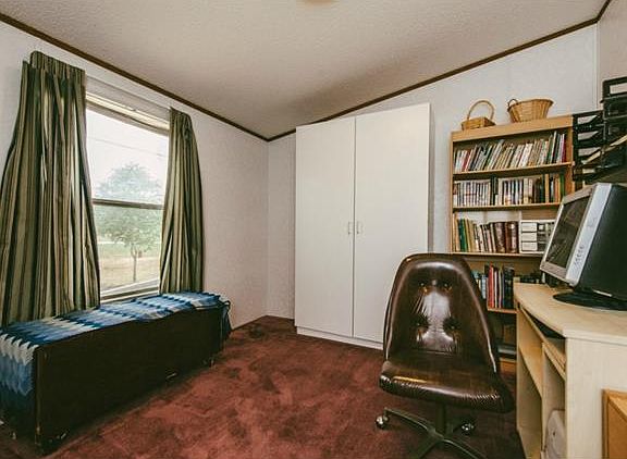 5th image of 141 Sunny Oaks Dr