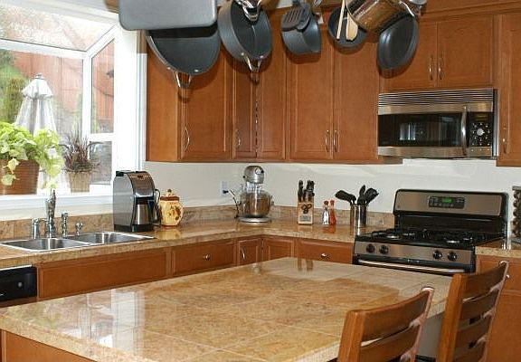 Gourmet kitchen