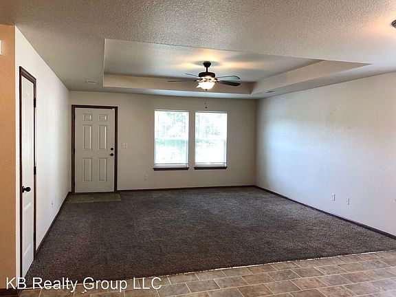 4th image of 134 SW Rose Garden Ln