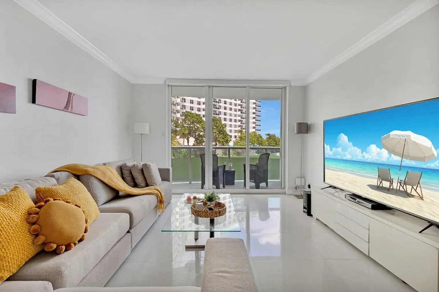 2 bed, 1.0 bath, 1194 sqft, $4,224 — Photo 1