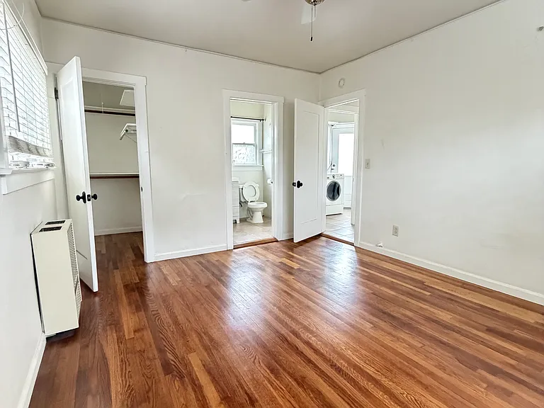 328 W Victoria St — Photo 8