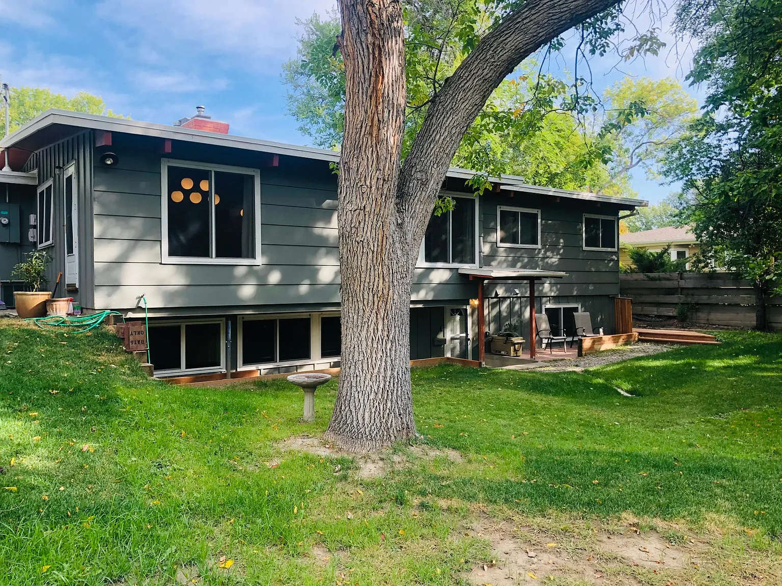 1146 Poly Dr — Photo 2