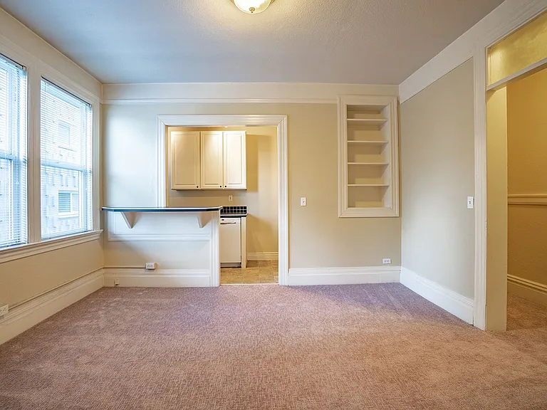 Alexander Apartments — Photo 10