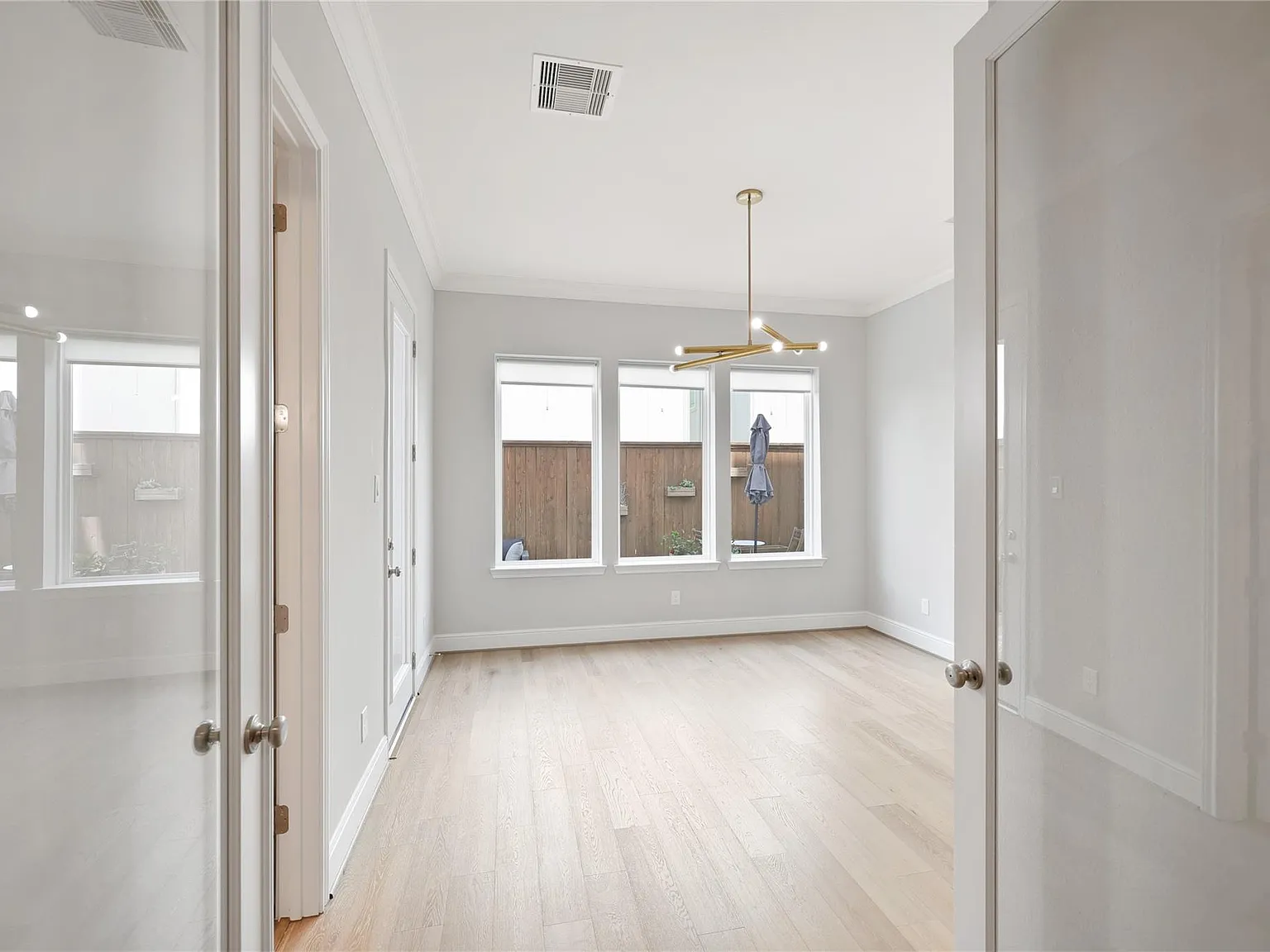 3 bed, 3.5 bath, 2666 sqft, $6,250 — Photo 4