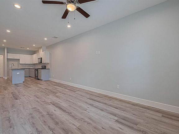3rd image of 7926 Easter St