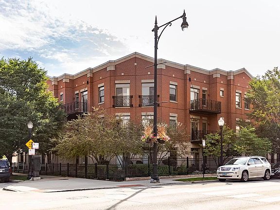Condo at intersection of Halsted and 14th Street, steps from UIC