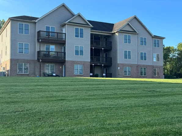 730 Bassett Dr #1D, Chambersburg, PA 17201