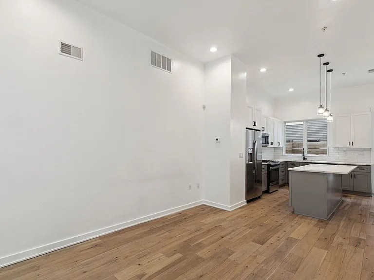 2219 N Hope St — Photo 10