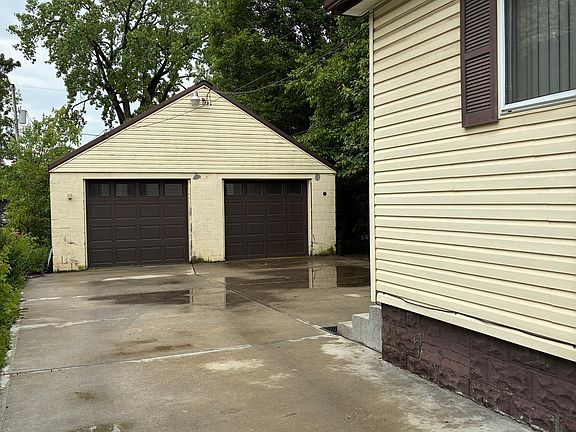 3rd image of 1531 E Legrande Ave
