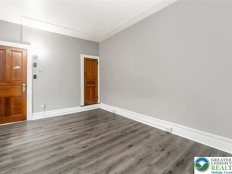 164 W Main St #HOUSE — Photo 20
