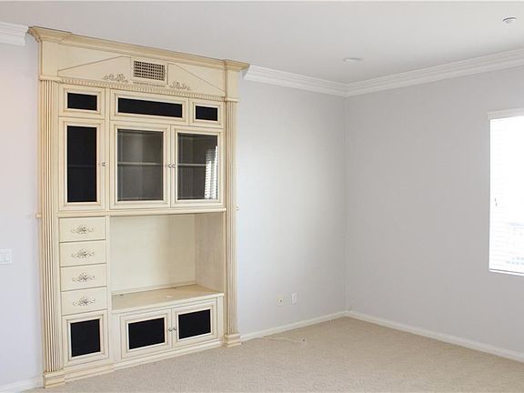 5th image of 15320 Pelham Ct