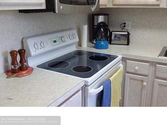 3rd image of 2555 NE 11th St APT 203