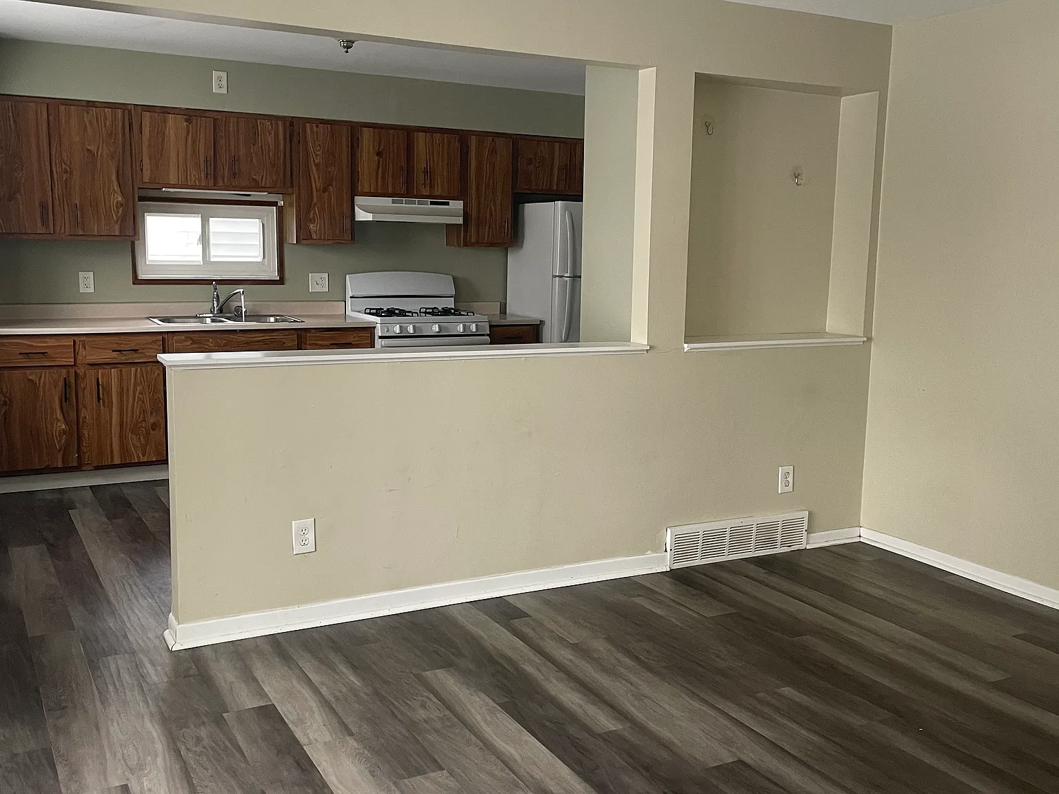 2 bed, 1004 sqft, $1,250 — Photo 3
