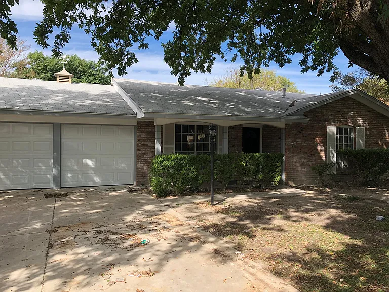 3723 Chartwell Dr — Photo 1