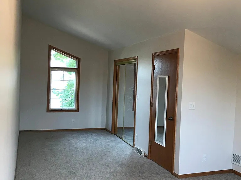 Master Bedroom w/ Large Walk-In Closet