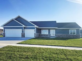 1013 Jerry Ln, Manchester, IA 52057