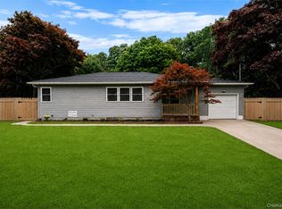 11 Mayfield Dr, Mastic Beach, NY 11951