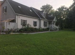 1118 Seatons Ln, West Point, VA 23181