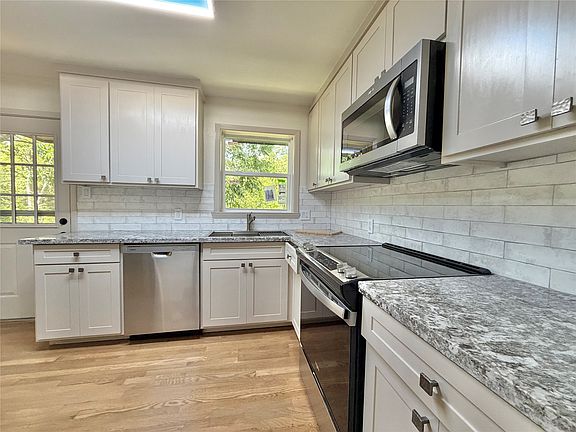 11th image of 1812 Carlton St