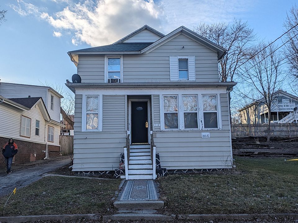 1st image of 318 Oak St