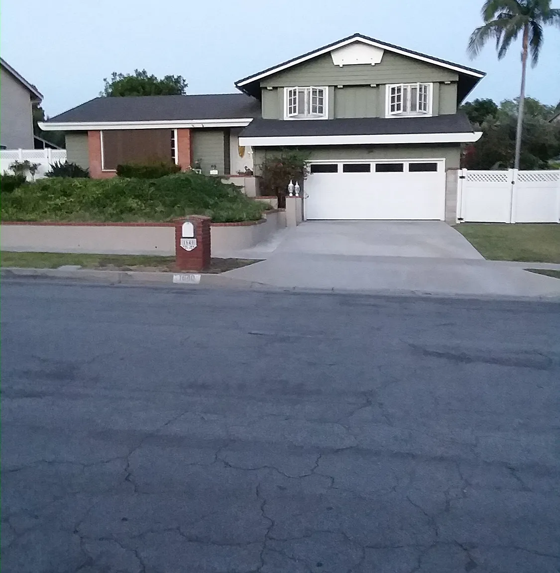 1640 Canyon Dr — Photo 1