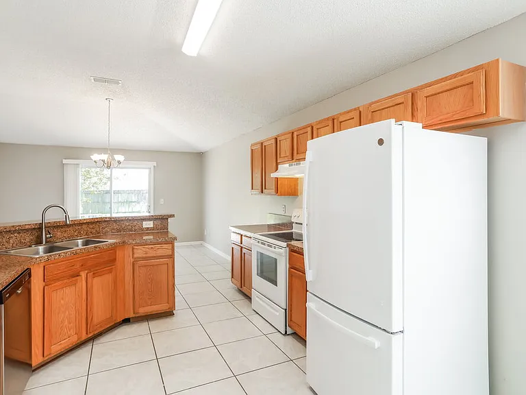 2912 Brittany Bluff Dr — Photo 9
