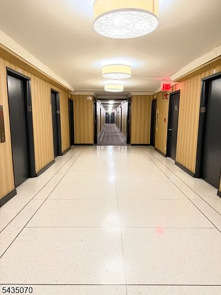 1 bed, 1.0 bath, $2,350 — Photo 3