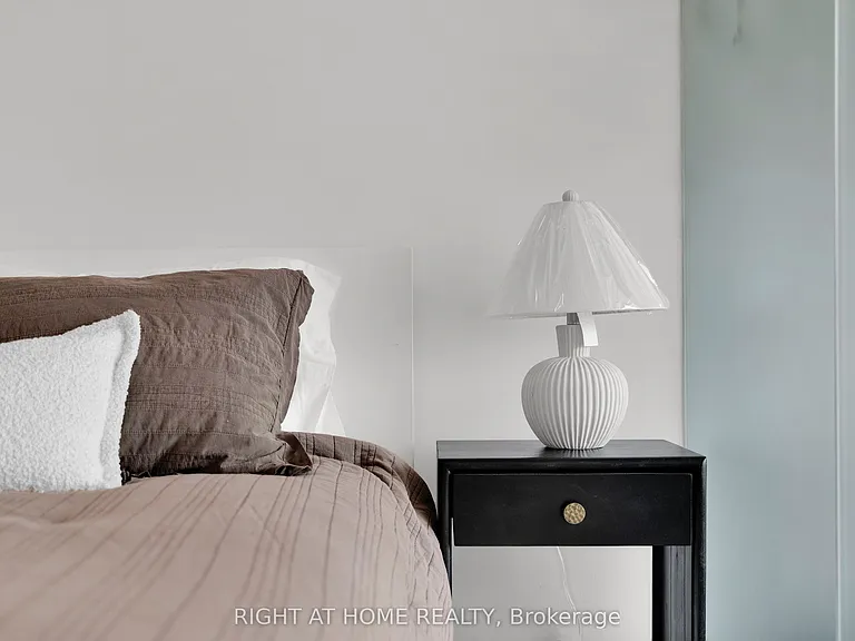 629 King St W #625 — Photo 22