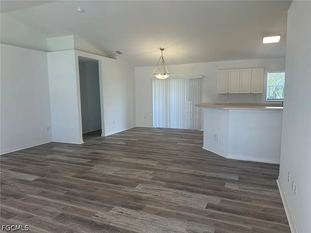 4 bed, 2.0 bath, 1734 sqft, $2,000 — Photo 4