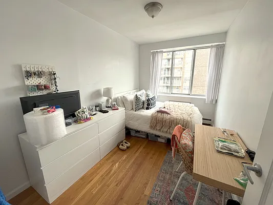 Rented by Akam Sales and Brokerage | media 11