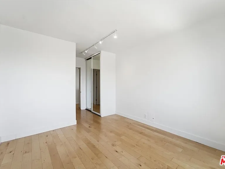 969 Hilgard Ave #1106 — Photo 13