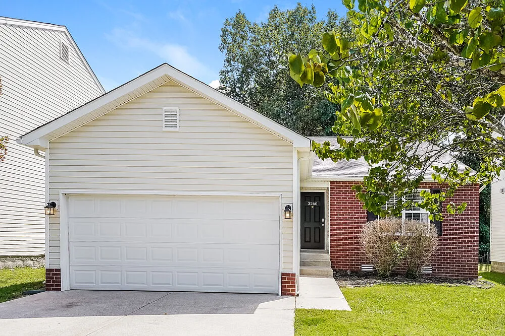 3 bed, 2.0 bath, 1360 sqft, $2,355 — Photo 1