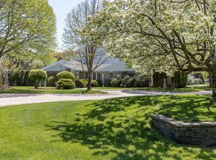 520 Hampton Rd APT 8, Southampton, NY 11968