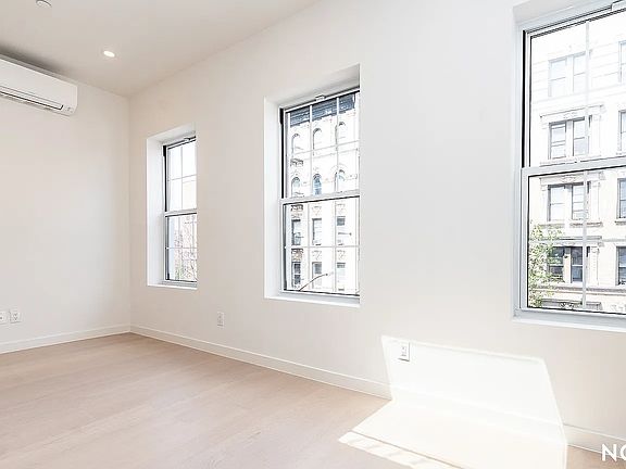 2nd image of 159 Havemeyer St #4
