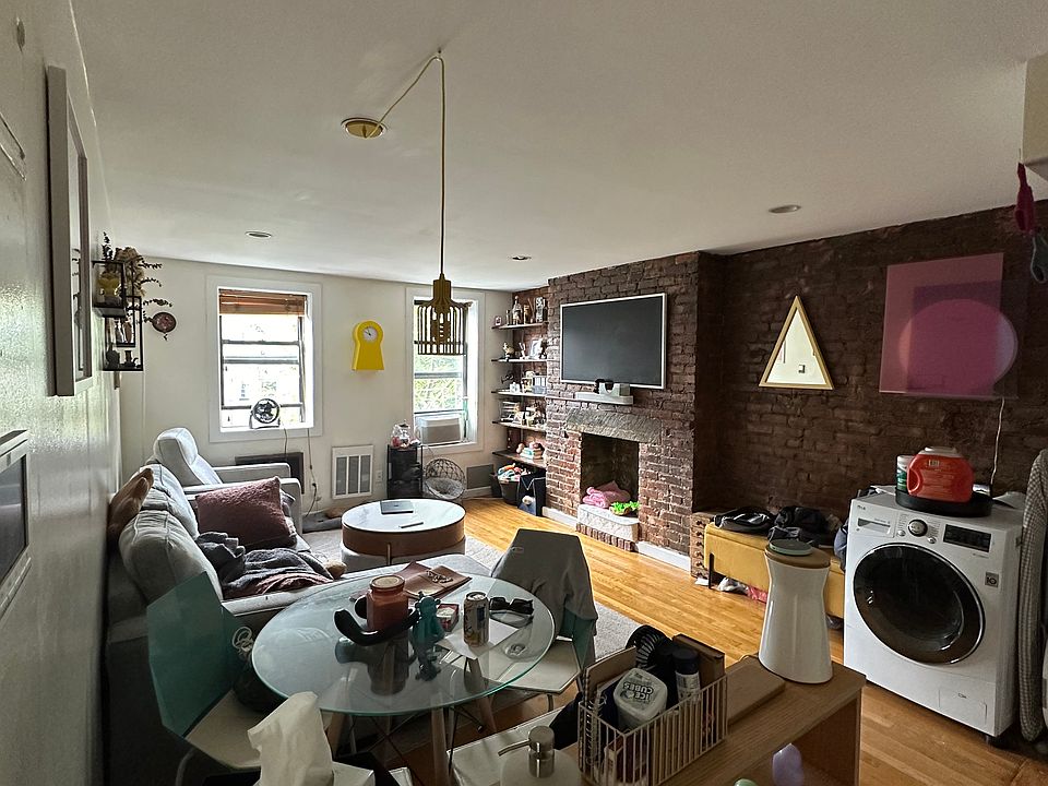 1st image of 506 E 6th St APT 4R