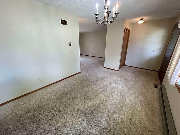 4th image of 118 W Commercial St