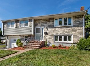 11 Jeanne Rd, Randolph, MA 02368