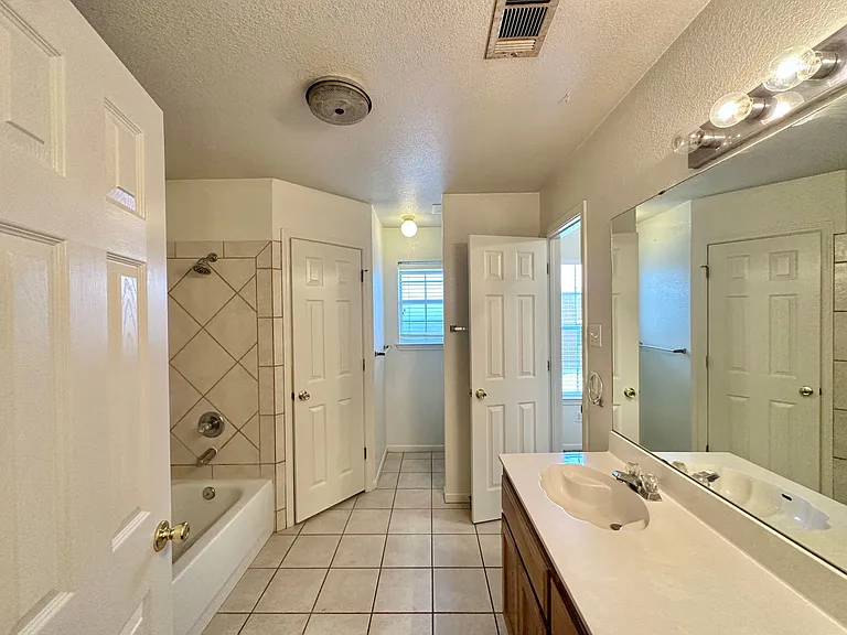 2208 Jay Dr — Photo 11