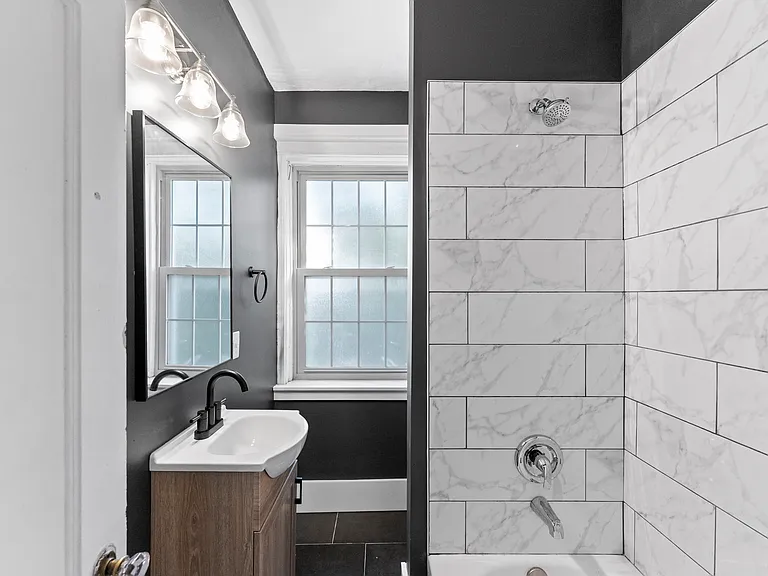 554 Limit Ave #304 — Photo 8
