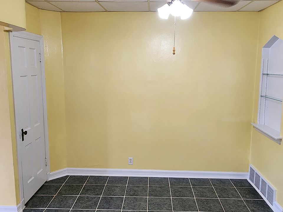 1st image of 3944 Canterbury Dr #1S