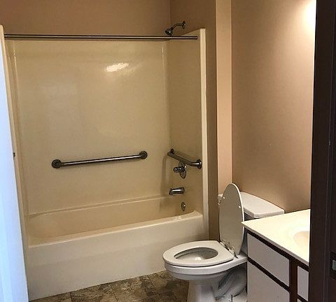 4th image of 1015 W 31st St #203