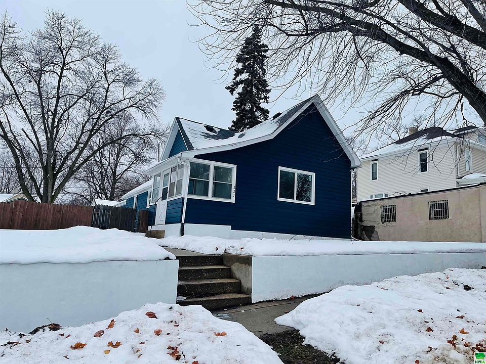 1st image of 227 Helen St