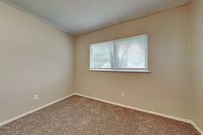 938 Hudson Dr — Photo 14