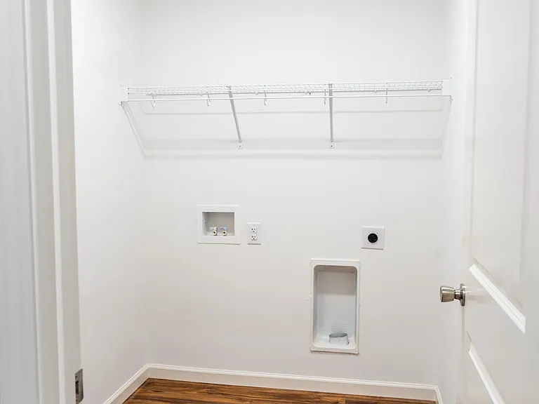 1423 Irwin Ave — Photo 19