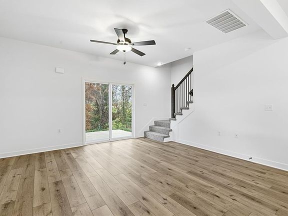 3rd image of 707 Mahogany Ct