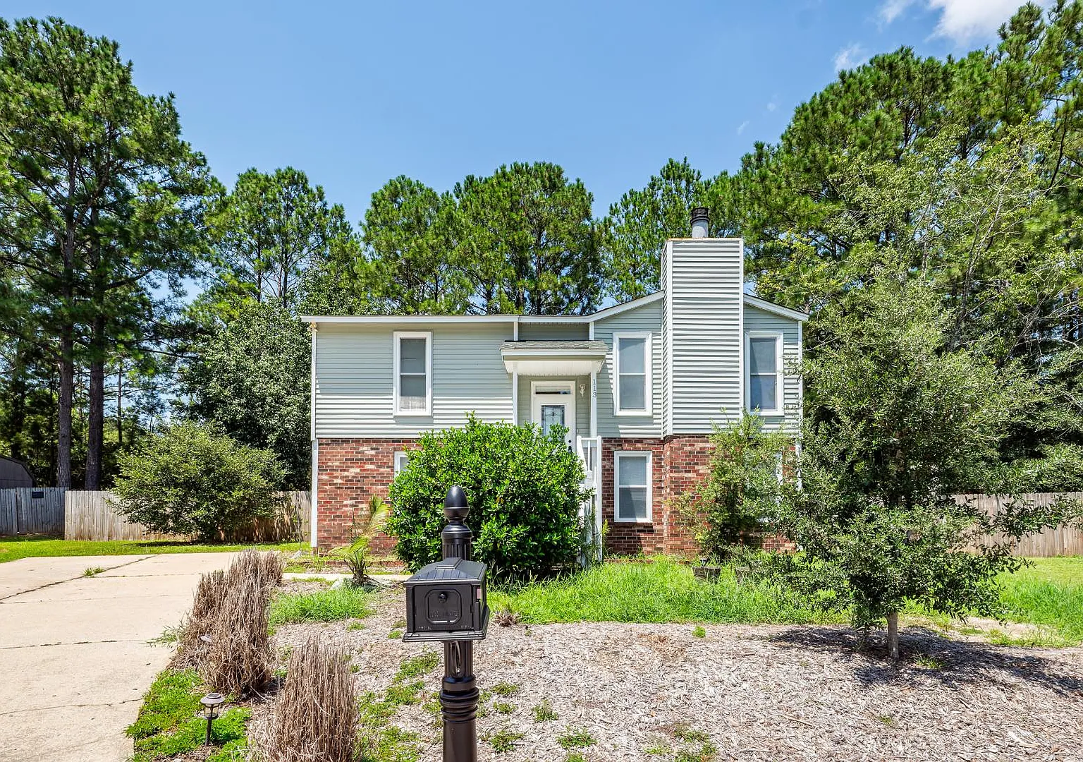 113 Trescott Ct — Photo 4